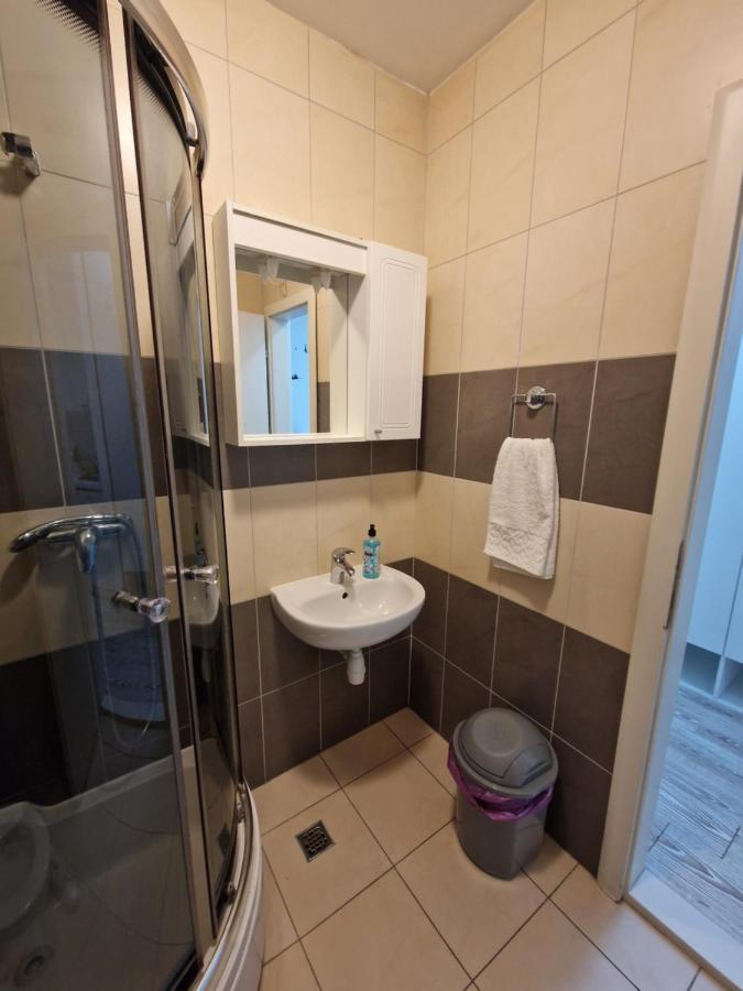 מוסטר Candy Apartments מראה חיצוני תמונה